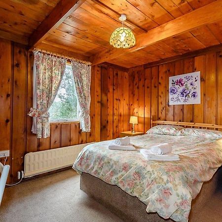 Penllwyn Lodges Монтгомери Экстерьер фото