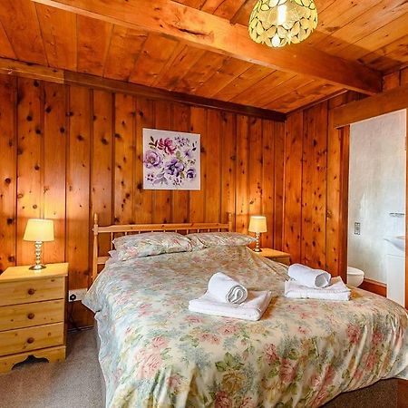 Penllwyn Lodges Монтгомери Экстерьер фото