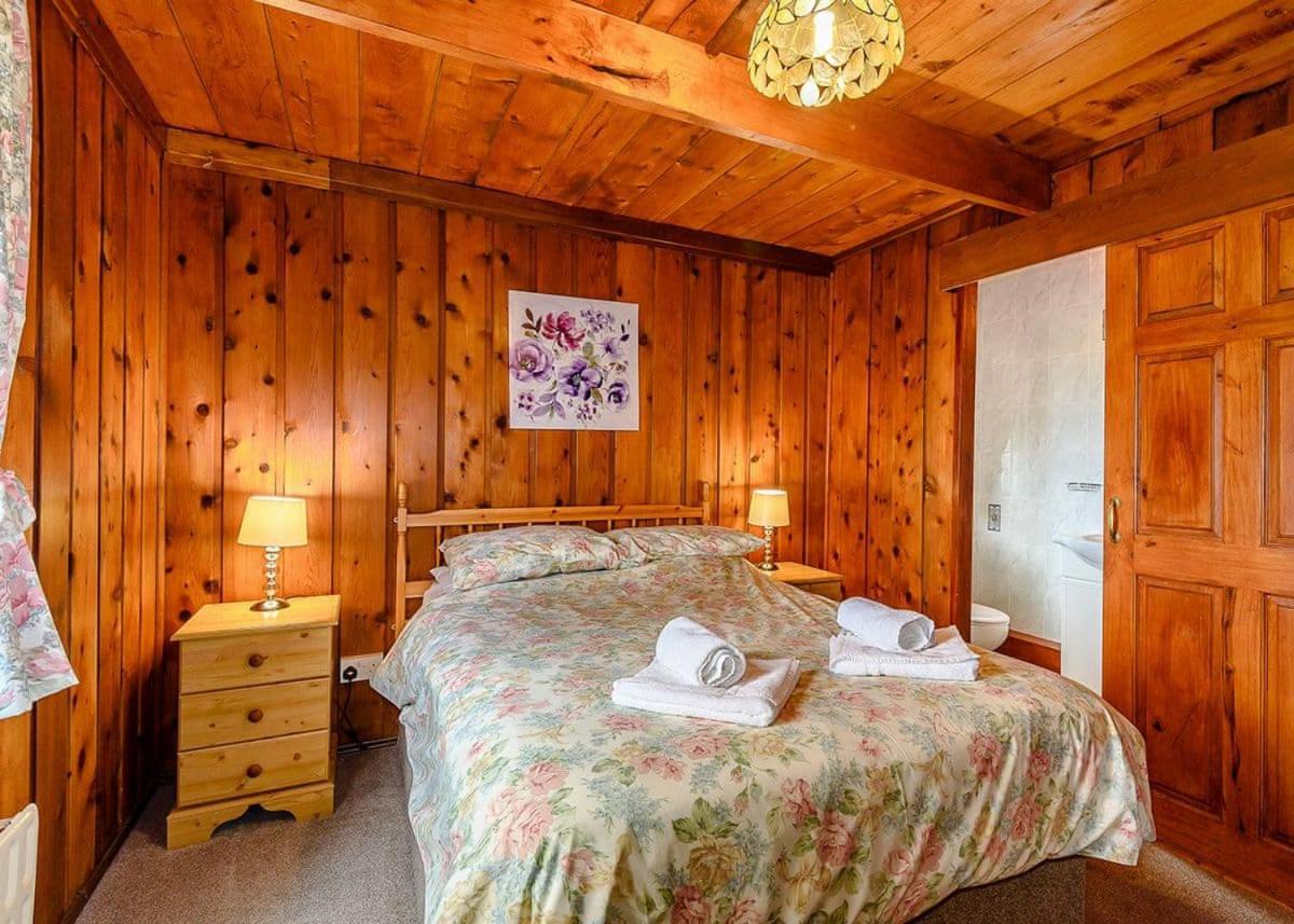 Penllwyn Lodges Монтгомери Экстерьер фото