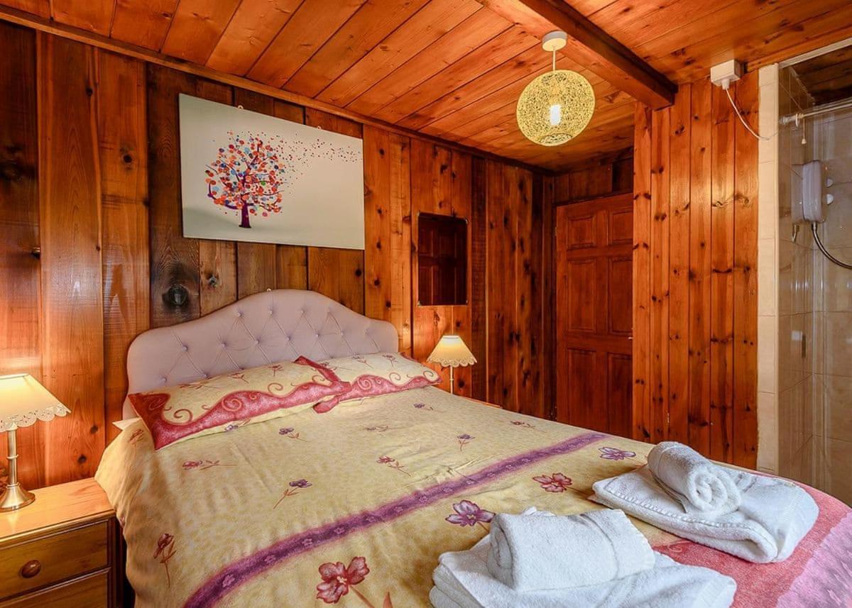 Penllwyn Lodges Монтгомери Экстерьер фото